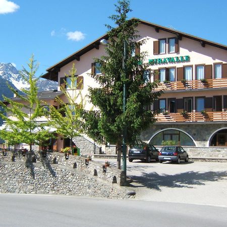 Hotel Ristorante Miravalle Тельйо Екстер'єр фото