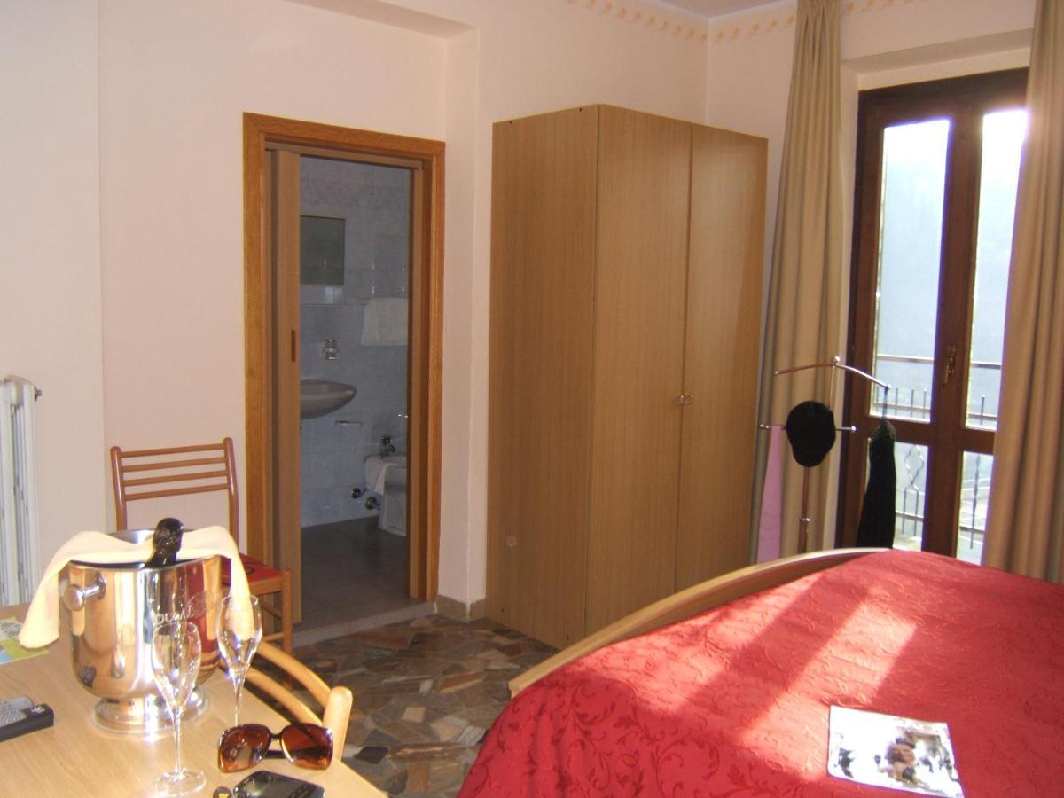 Hotel Ristorante Miravalle Тельйо Екстер'єр фото