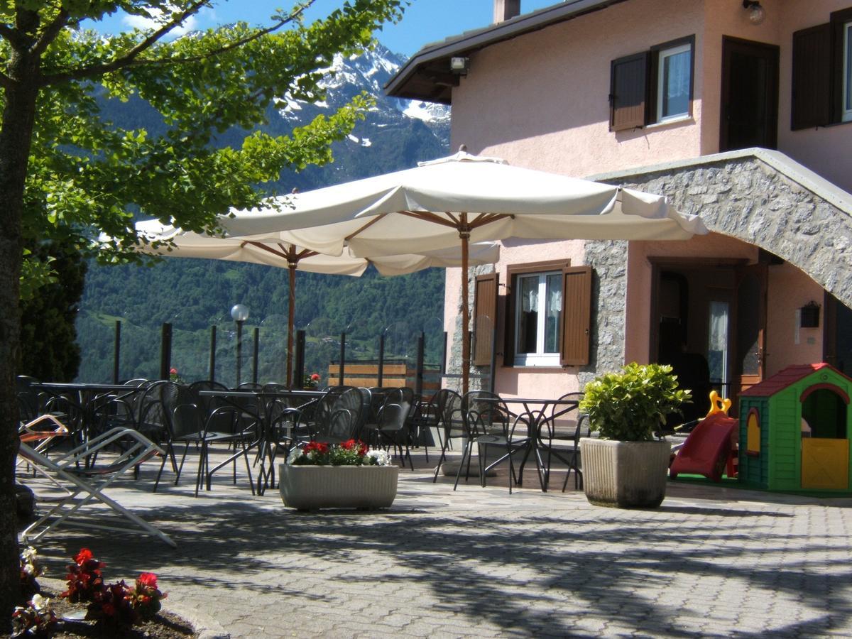 Hotel Ristorante Miravalle Тельйо Екстер'єр фото