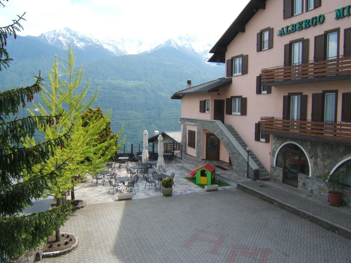 Hotel Ristorante Miravalle Тельйо Екстер'єр фото