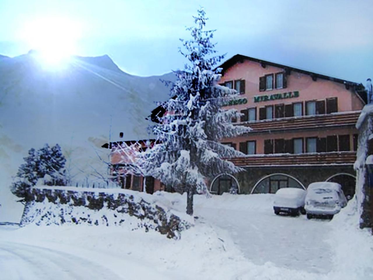Hotel Ristorante Miravalle Тельйо Екстер'єр фото